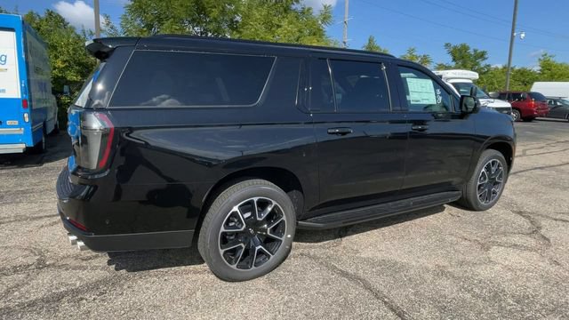 New 2026 Chevrolet Suburban RST w/ RST Capability Package AWD/4WD image 2