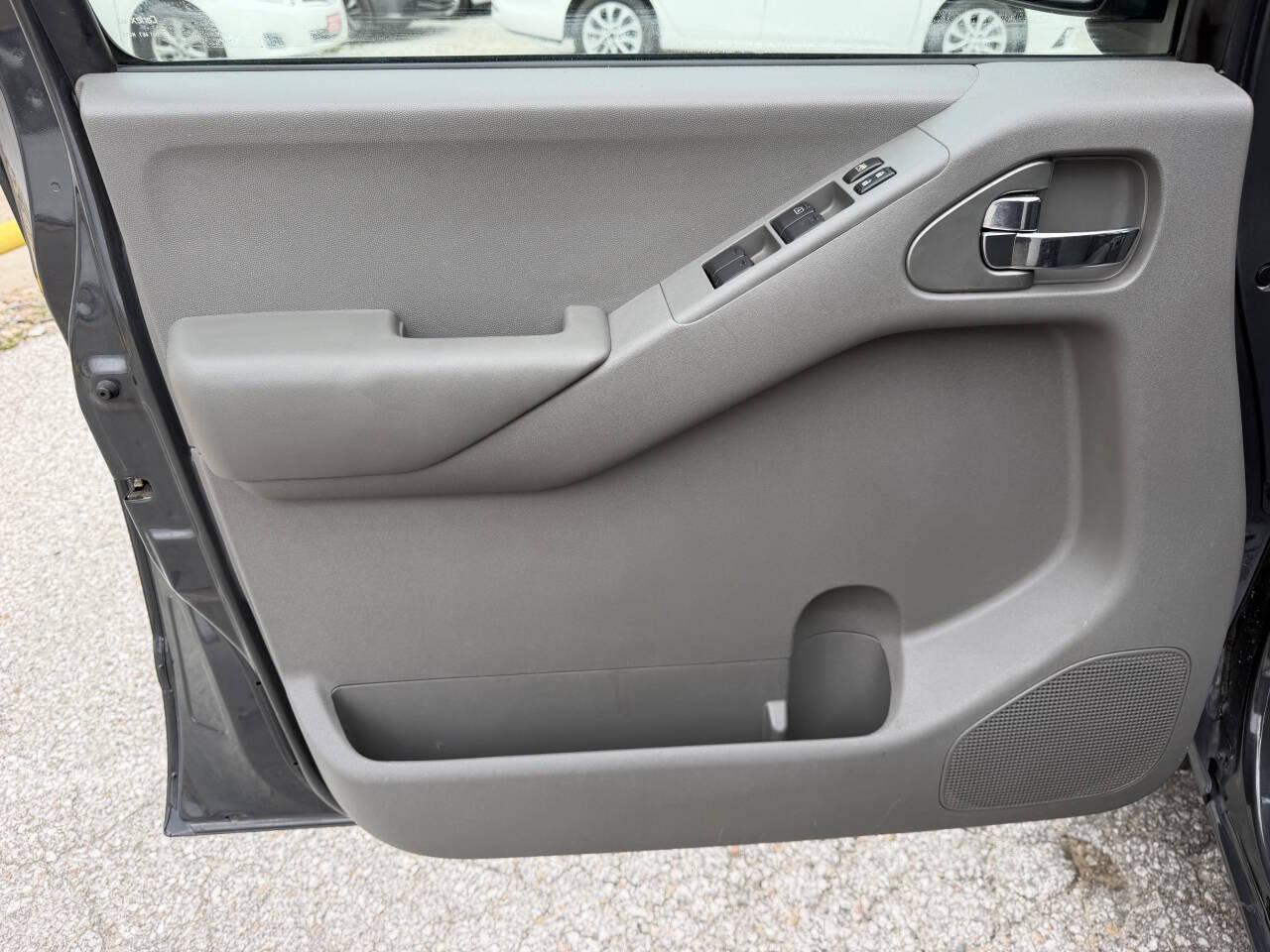 Used 2012 Nissan Frontier SV w/ SV Premium Utility Pkg AWD/4WD image 13