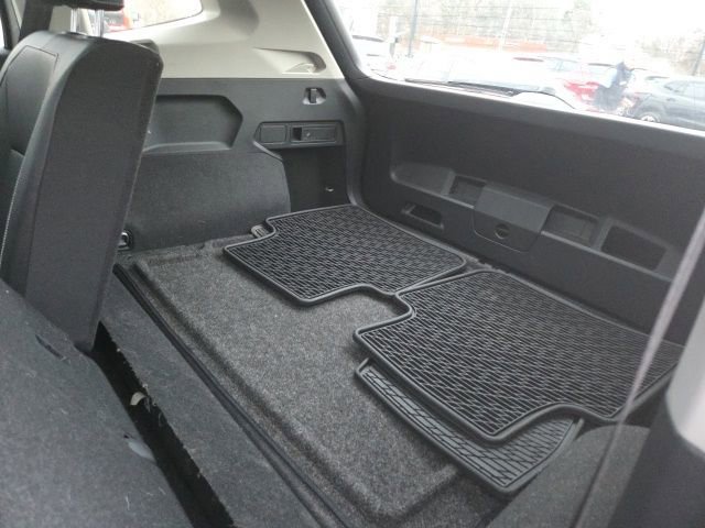 Used 2023 Volkswagen Tiguan SE w/ Panoramic Sunroof Package image 28