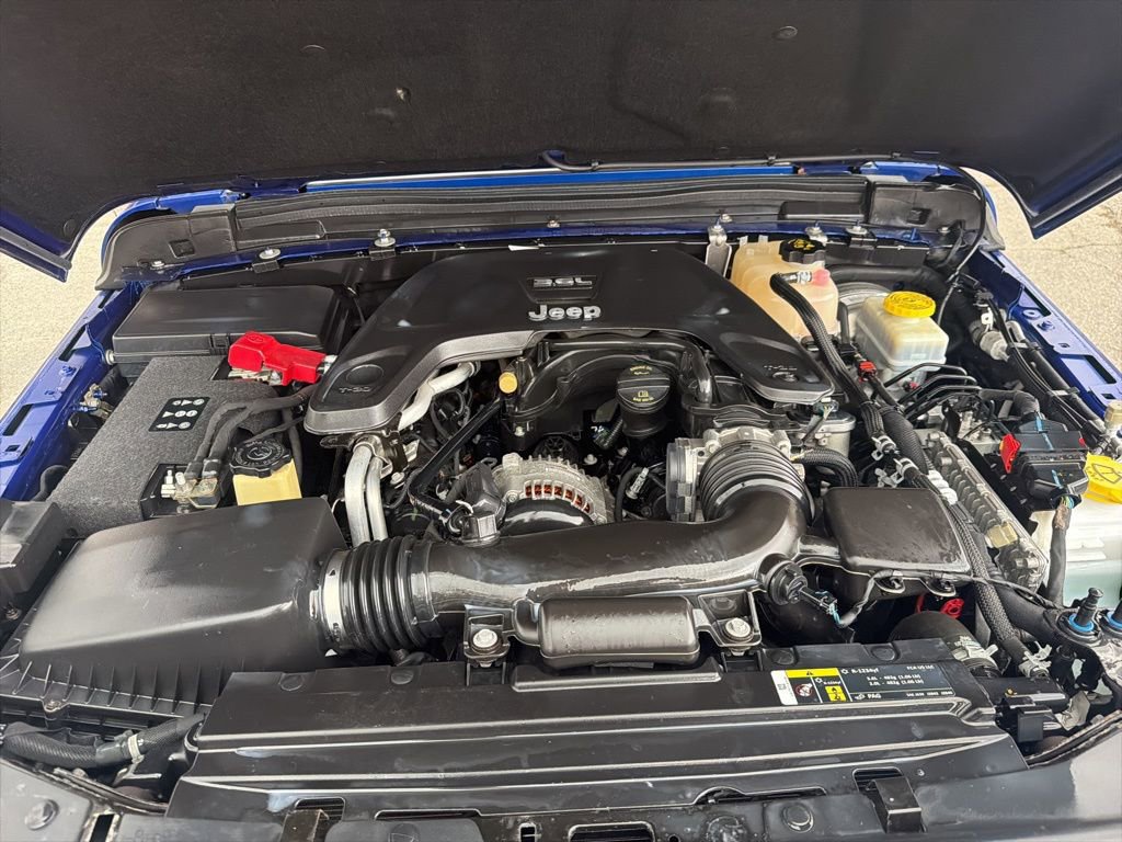 Used 2018 Jeep Wrangler Unlimited Sahara image 11