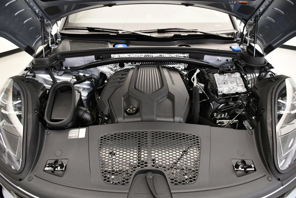 Certified 2026 Porsche Macan AWD/4WD image 12