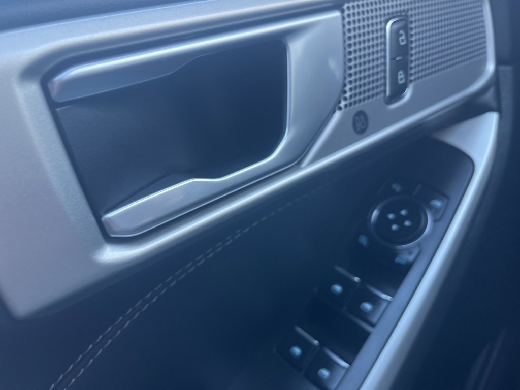 Used 2023 Ford Explorer Limited image 28