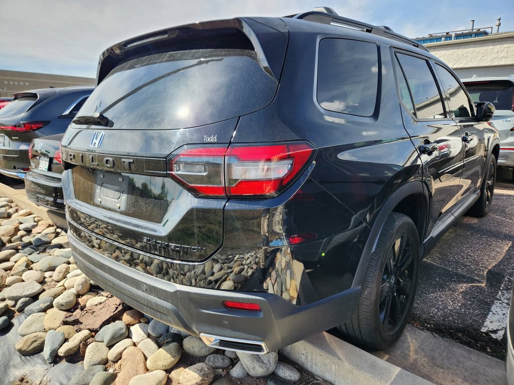 Used 2025 Honda Pilot Black Edition image 8