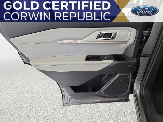 Used 2025 Ford Explorer Active w/ Active Comfort Package AWD/4WD image 27