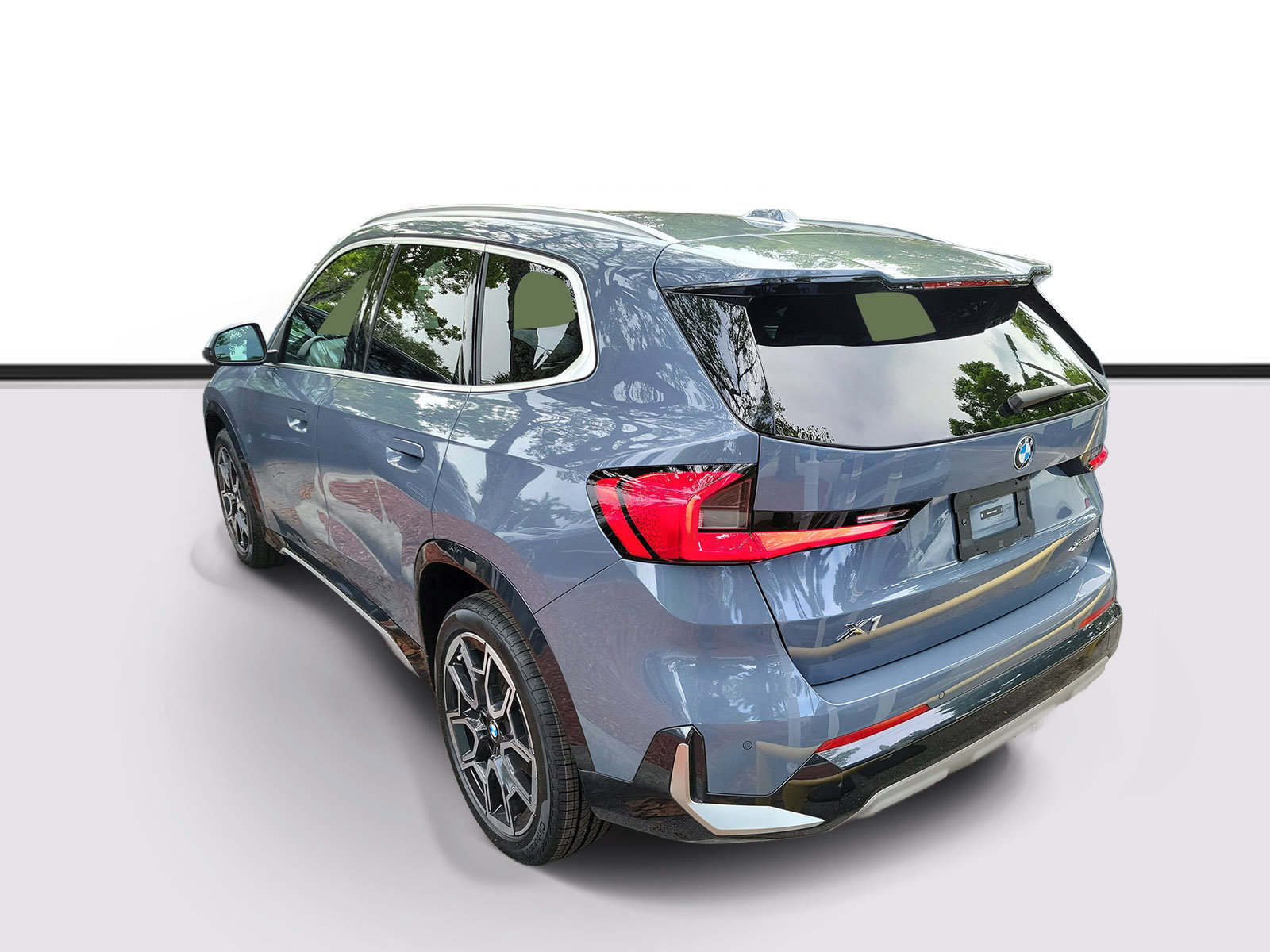 Used 2024 BMW X1 xDrive28i AWD/4WD image 3