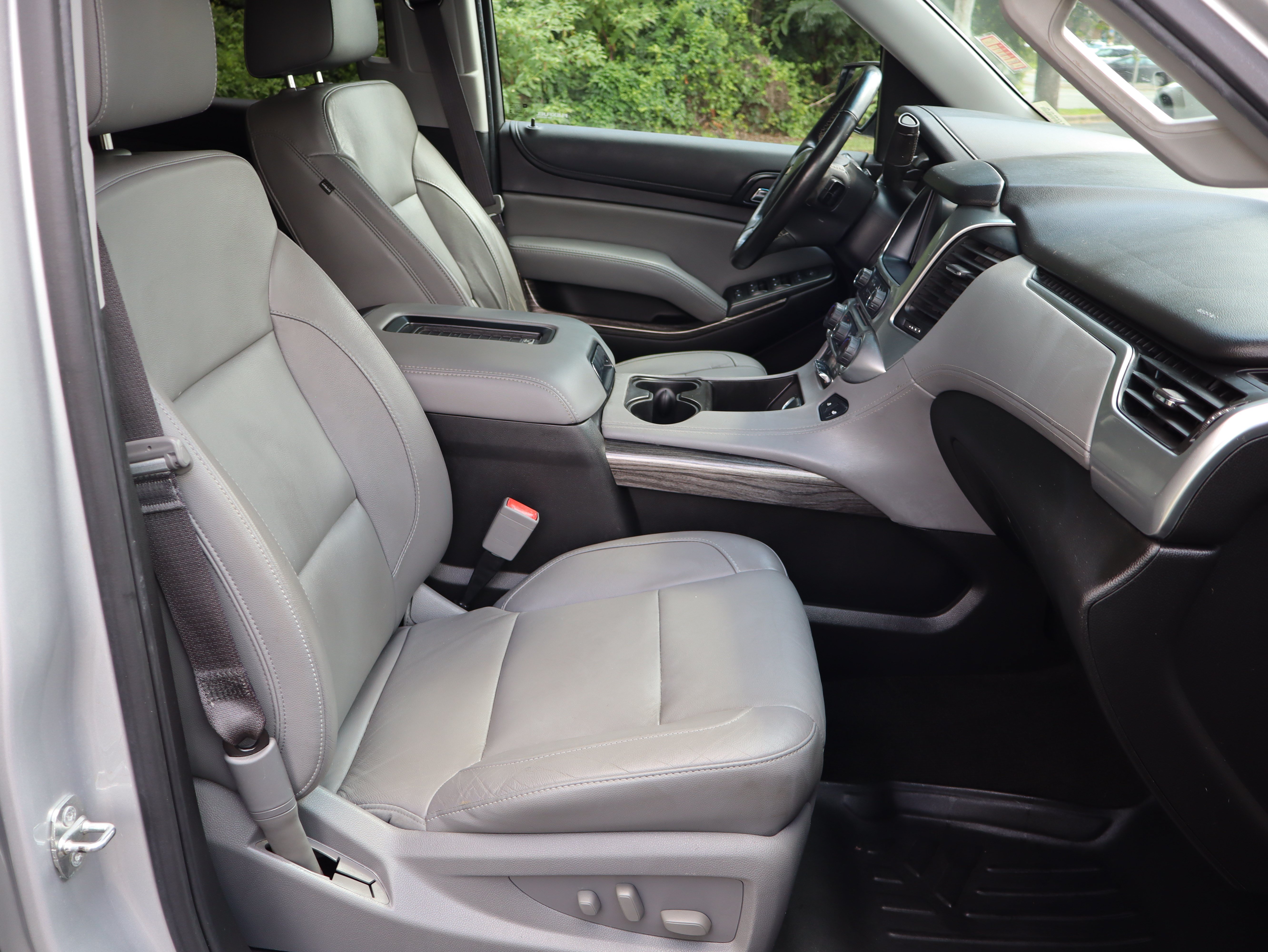 Used 2017 Chevrolet Suburban LT w/ Luxury Package RWD image 15