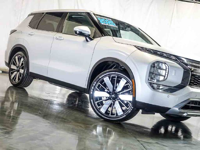 Used 2025 Mitsubishi Outlander SE AWD/4WD image 5