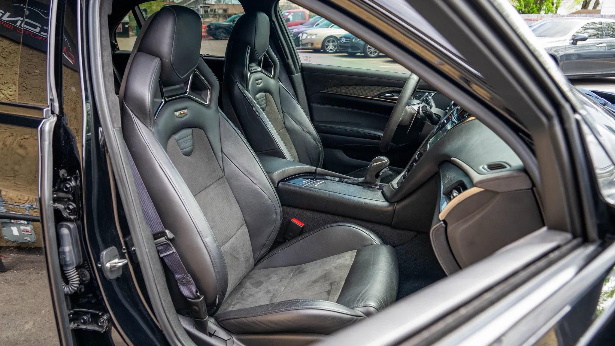 Used 2018 Cadillac CTS V w/ Luxury Package RWD image 2