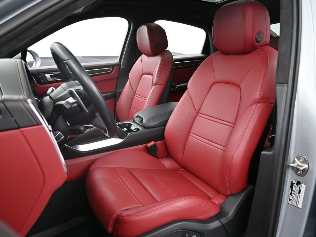Certified 2022 Porsche Cayenne Turbo AWD/4WD image 5