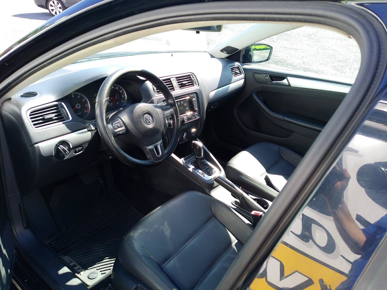Used 2012 Volkswagen Jetta SEL FWD image 4