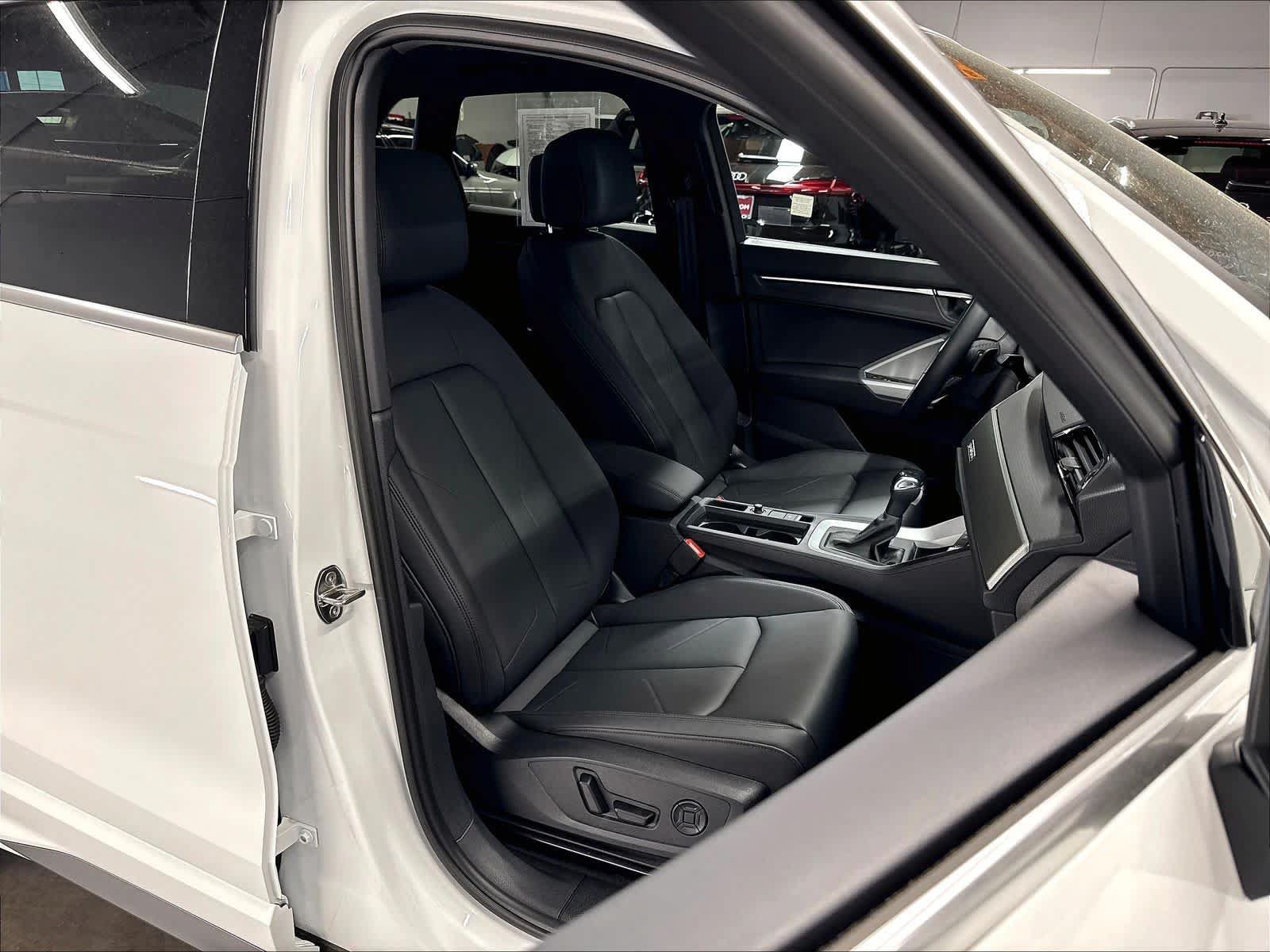 Certified 2025 Audi Q3 2.0T Premium AWD/4WD image 10