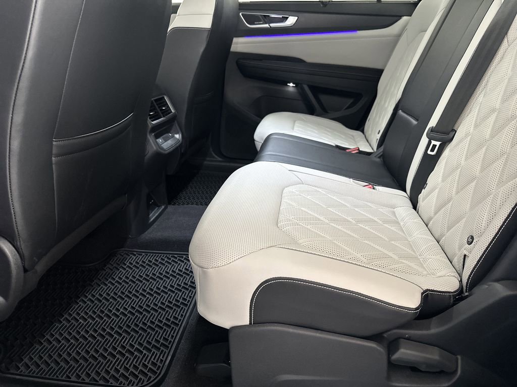 Used 2024 Volkswagen Atlas Cross Sport SEL Premium R-Line image 33