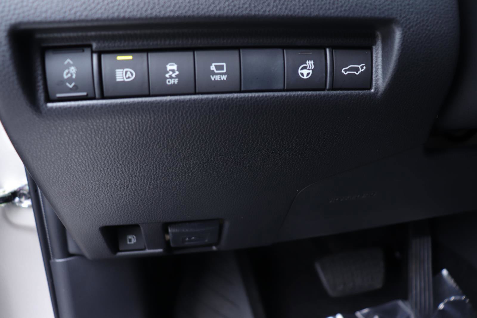 Used 2021 Toyota Venza Limited image 25