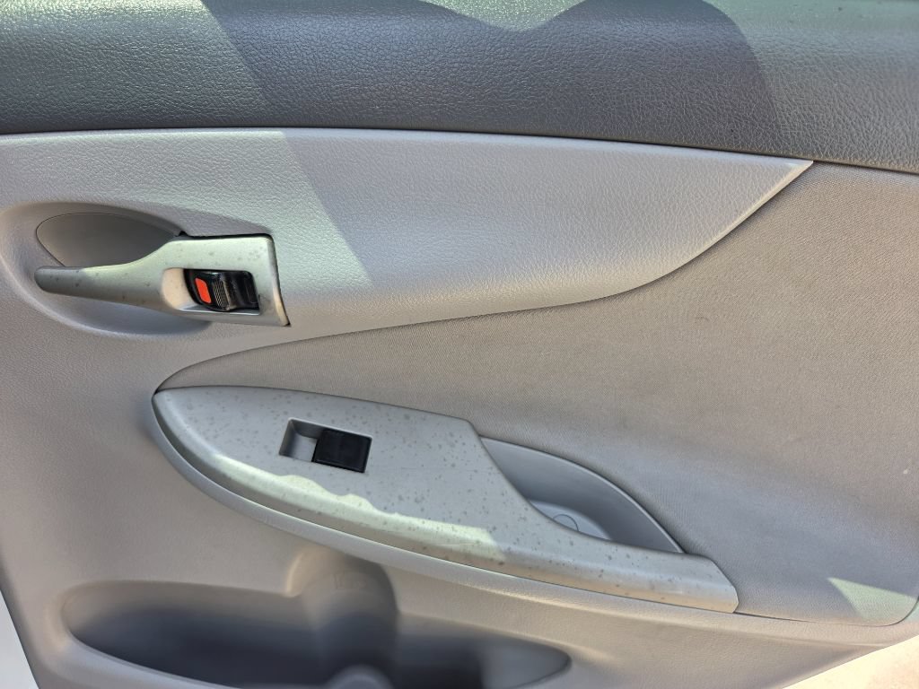 Used 2010 Toyota Corolla LE FWD image 28