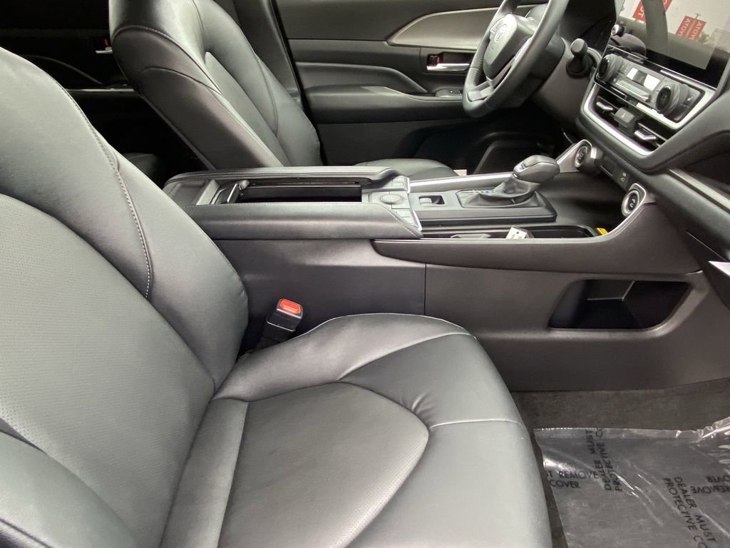 Certified 2025 Toyota Grand Highlander FWD image 17