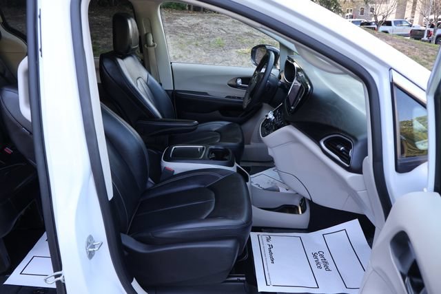 Used 2024 Chrysler Pacifica Touring-L FWD image 23