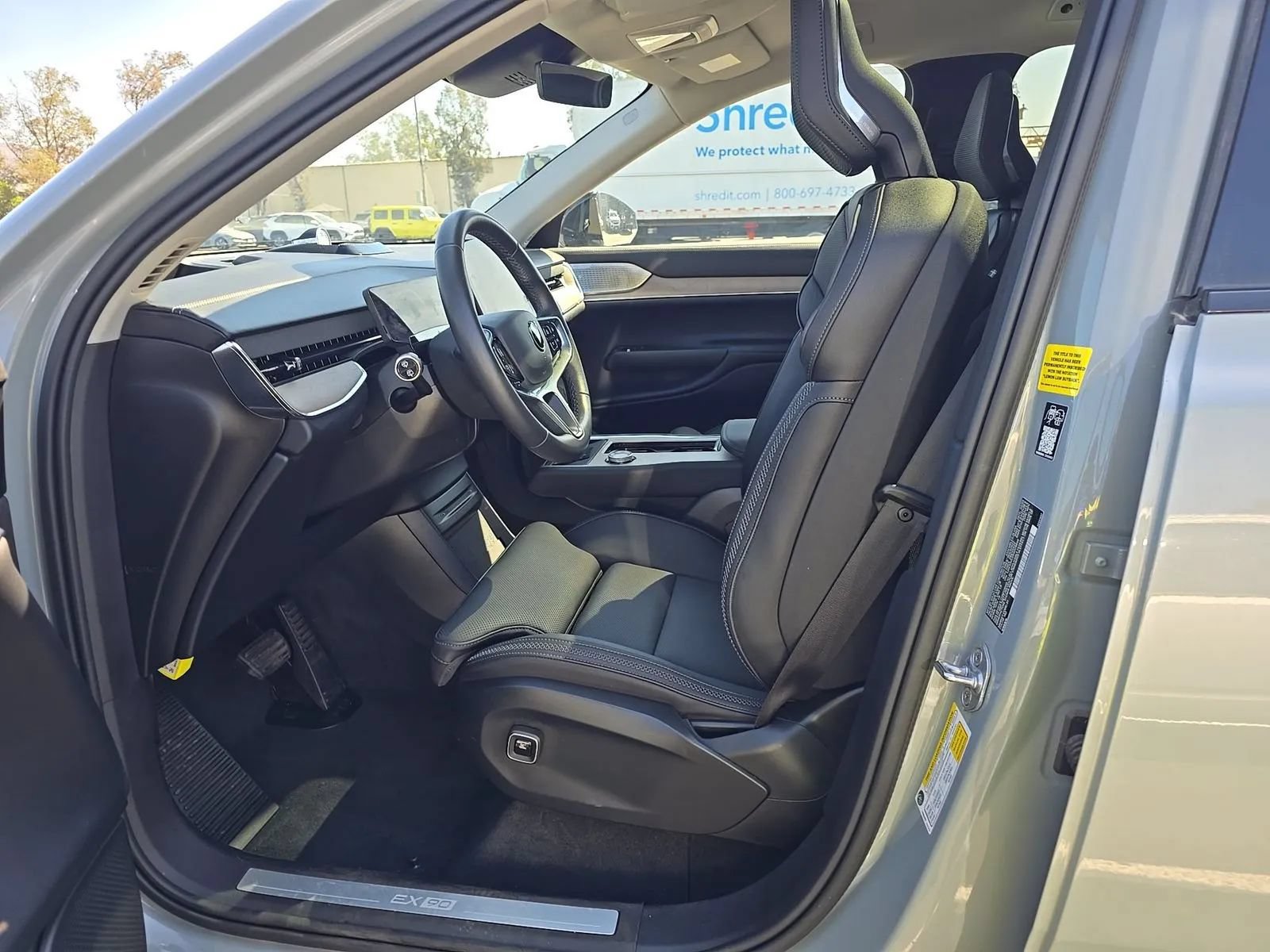 Used 2025 Volvo EX90 Ultra AWD/4WD image 4