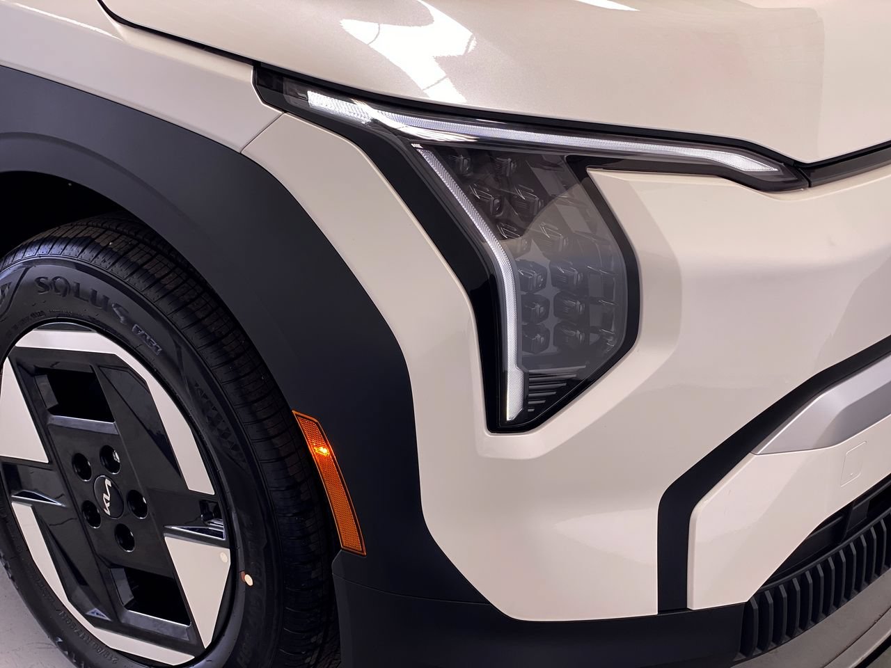 New 2027 Kia EV3 Wind FWD image 11