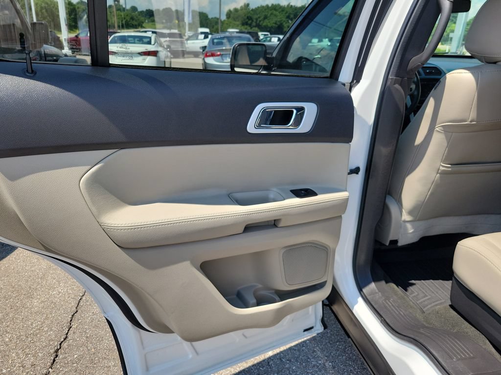 Used 2014 Ford Explorer Limited w/ Equipment Group 302A AWD/4WD image 17