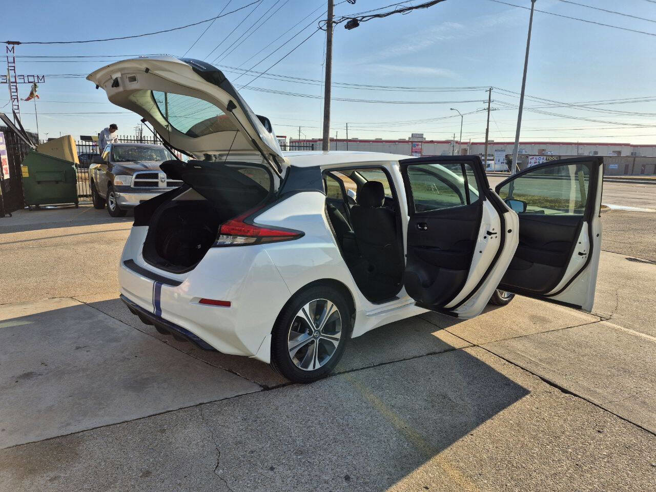 Used 2019 Nissan Leaf SV FWD image 9