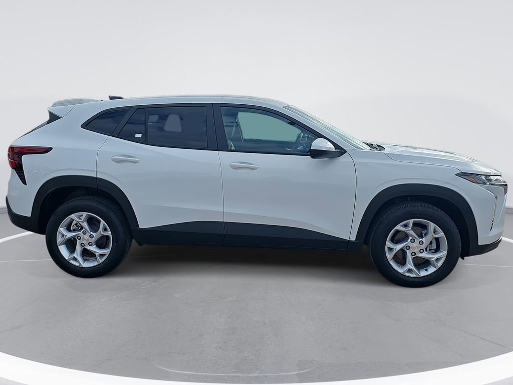 New 2026 Chevrolet Trax LS w/ LS Convenience Package image 2