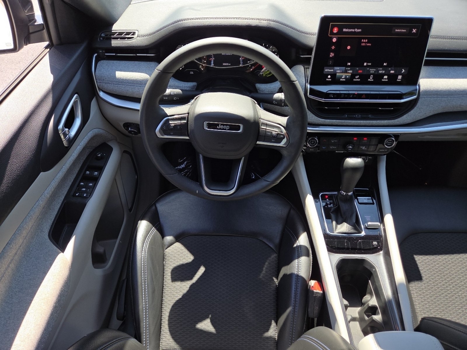 Used 2023 Jeep Compass Latitude AWD/4WD image 21
