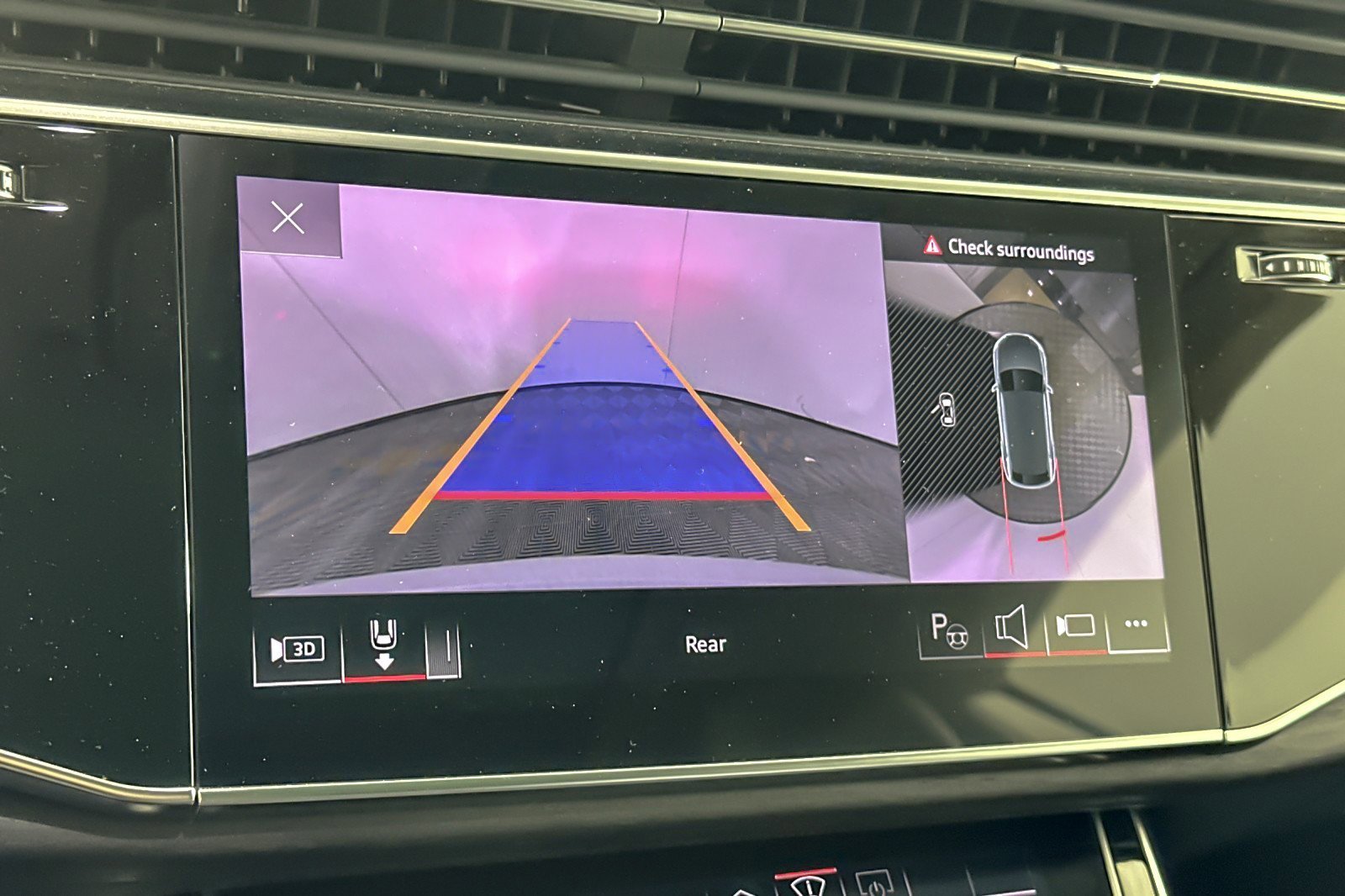 Used 2023 Audi Q8 Prestige w/ Prestige Package image 19