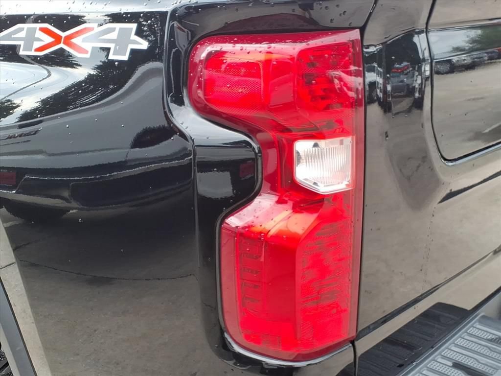 Used 2023 Chevrolet Silverado 2500 Custom w/ Custom Value Package AWD/4WD image 12