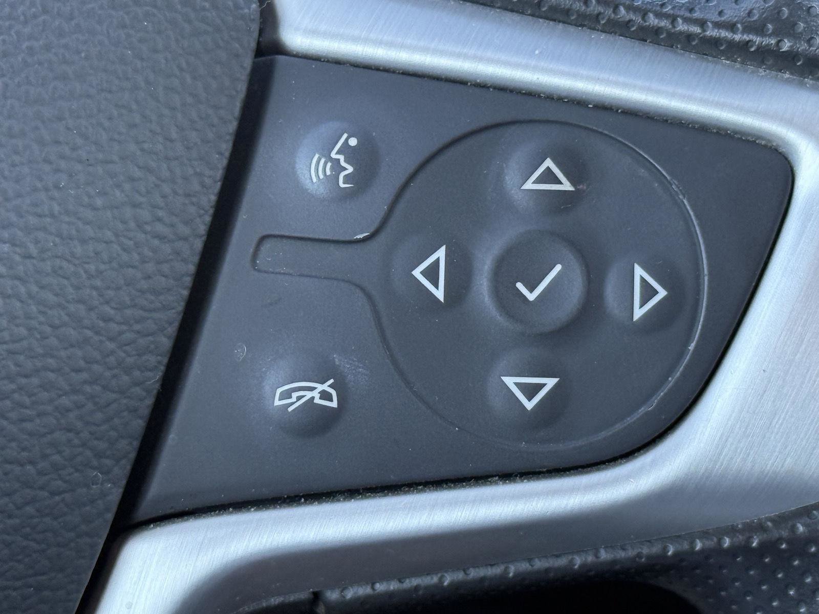 Used 2023 GMC Terrain SLE w/ Driver Convenience Package image 20