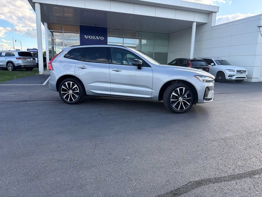 Used 2025 Volvo XC60 B5 Plus AWD/4WD image 2