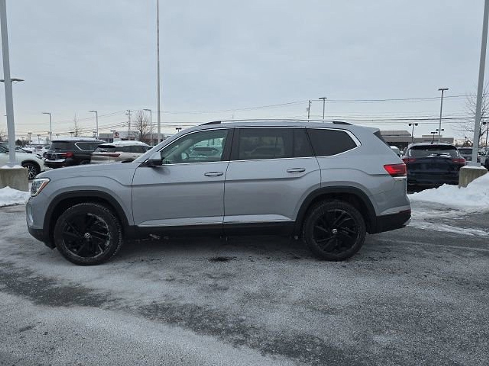 Used 2024 Volkswagen Atlas SEL image 4
