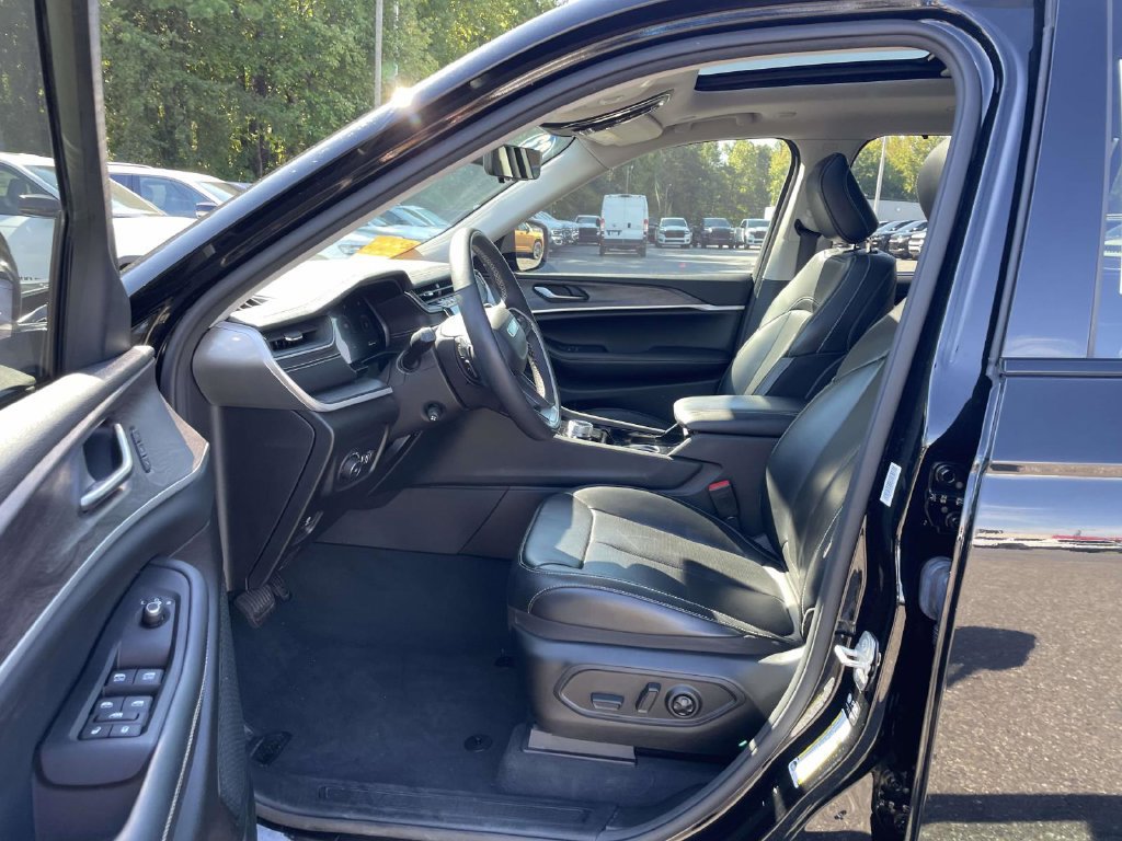 Used 2023 Jeep Grand Cherokee L Limited w/ Luxury Tech Group II AWD/4WD image 27