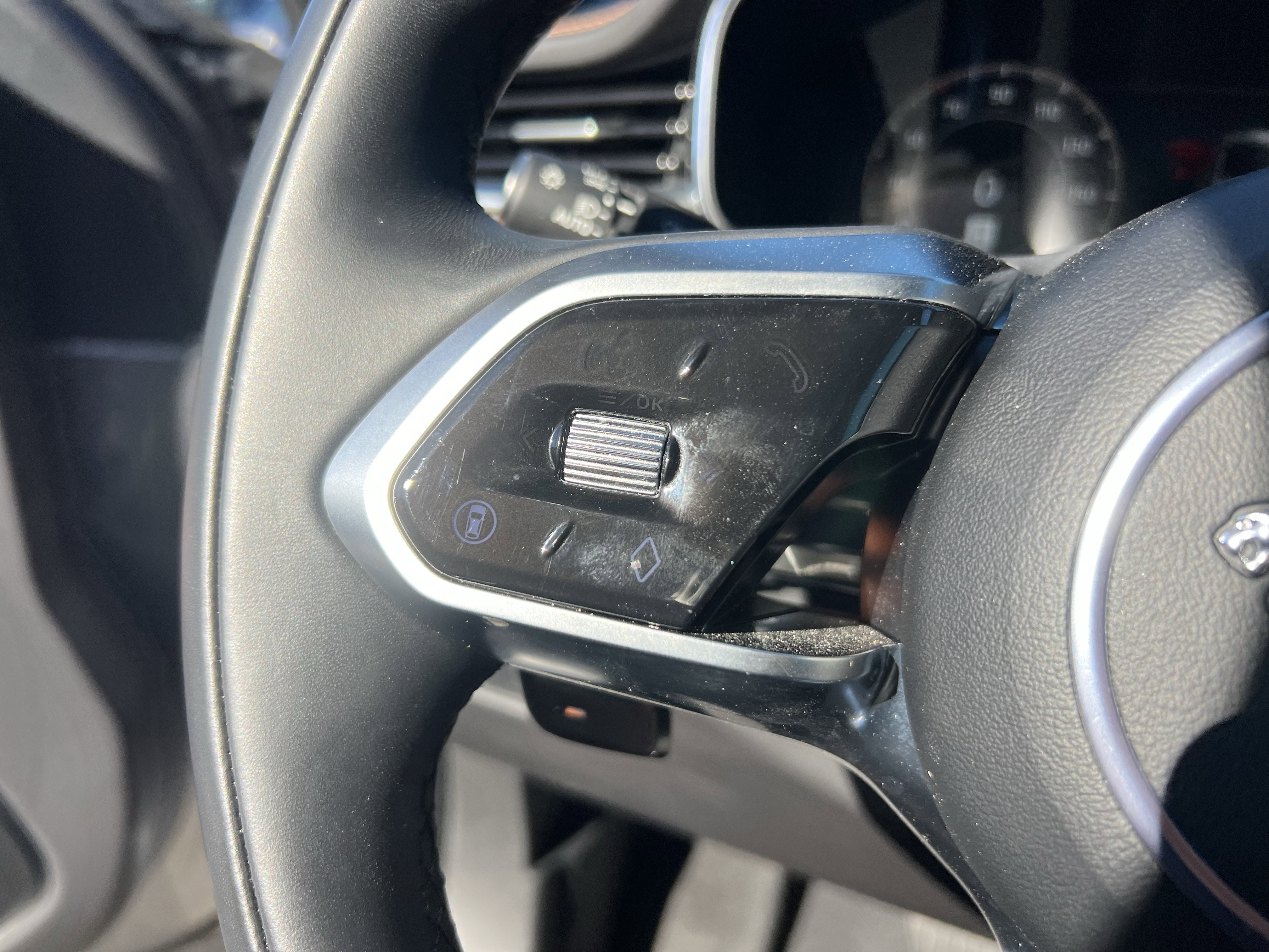 Certified 2025 Jaguar F-PACE R-Dynamic S image 20