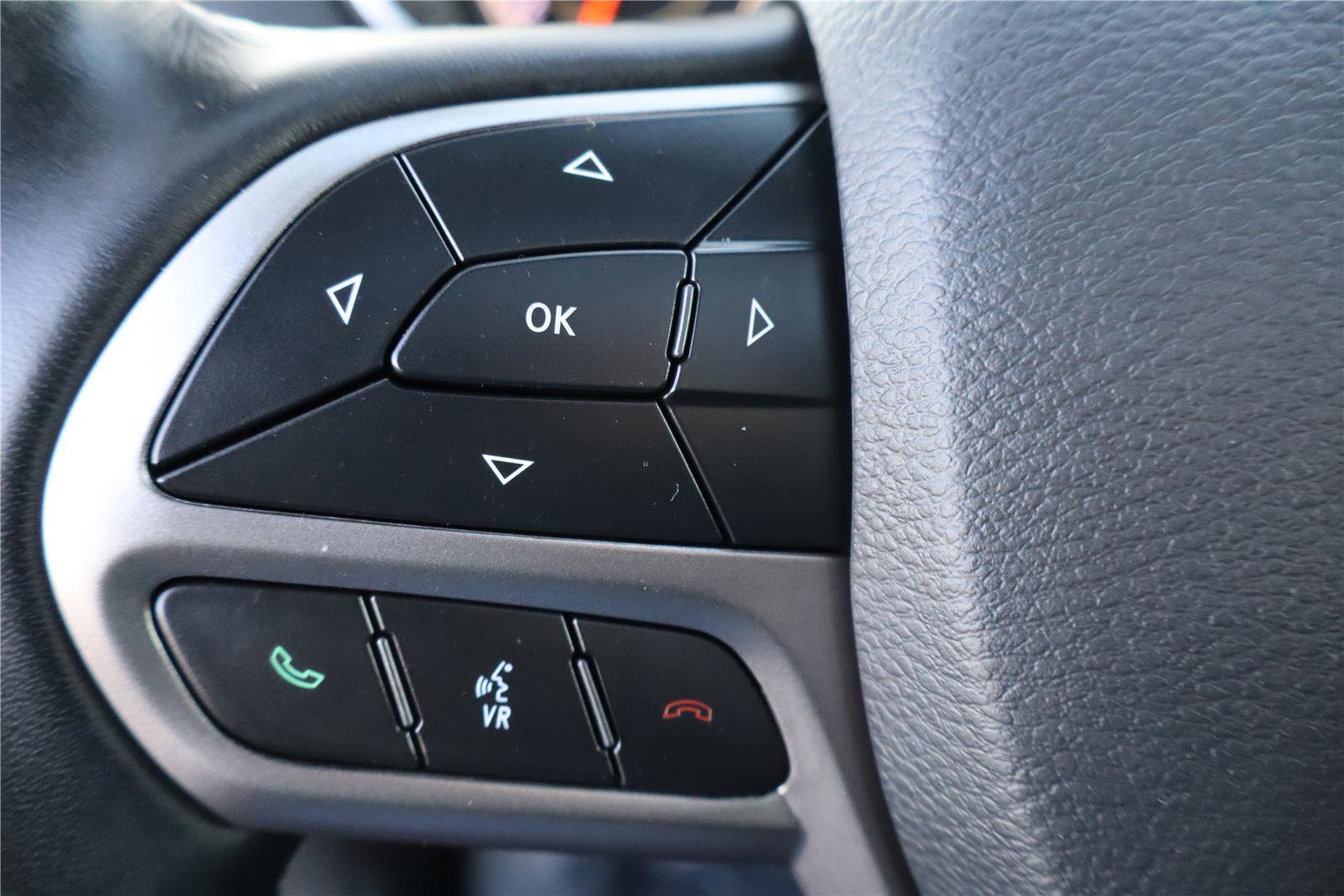 Used 2021 Jeep Cherokee Latitude Lux w/ Sun & Sound Group image 17