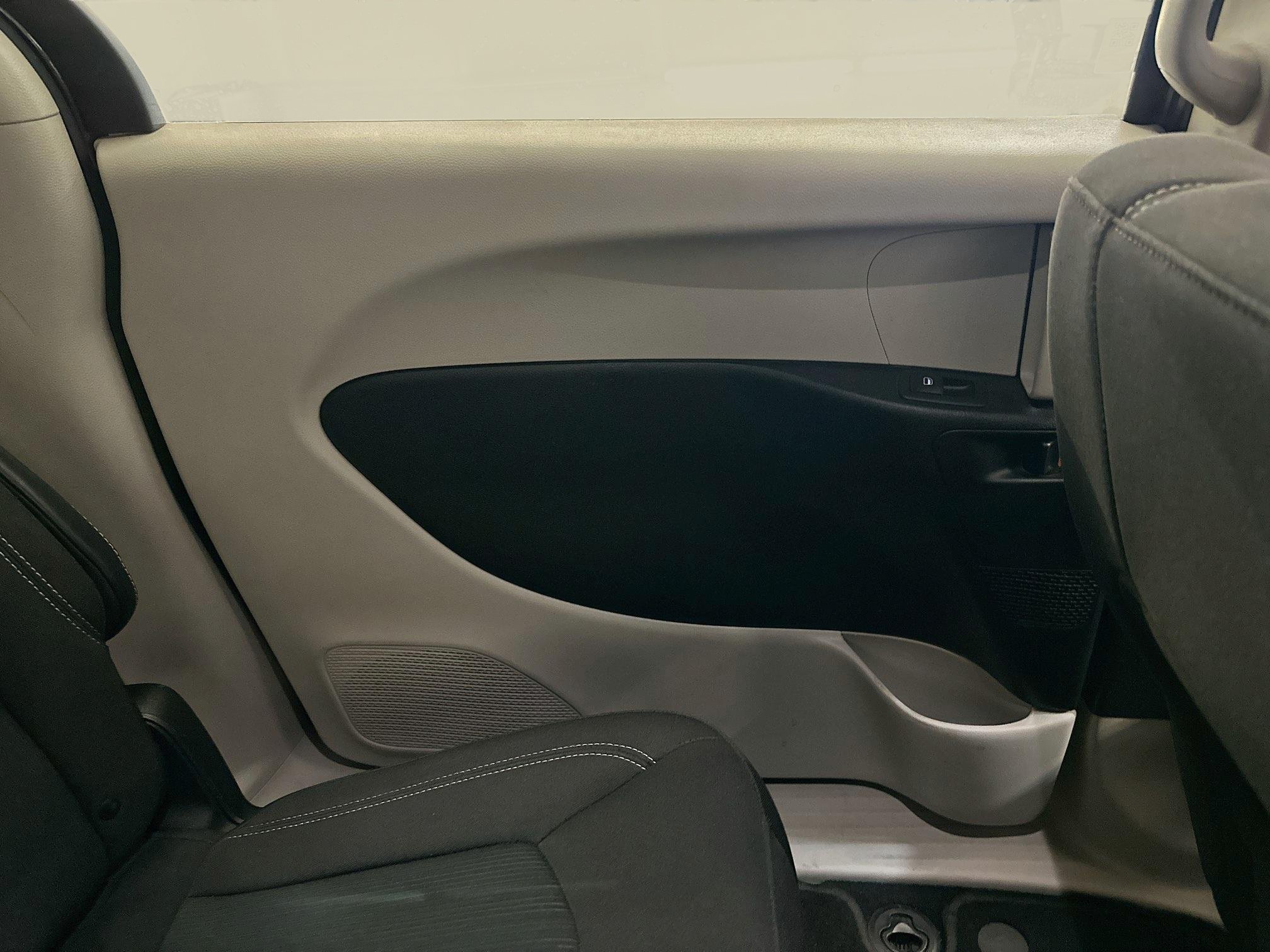 Used 2023 Chrysler Voyager LX FWD image 26