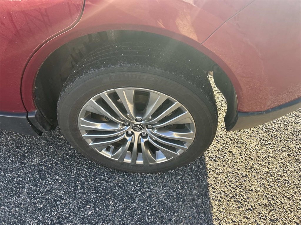 Used 2023 Toyota Venza Limited image 12