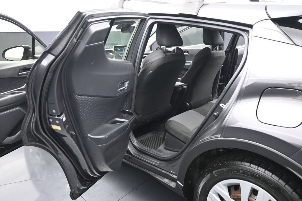 Used 2020 Toyota C-HR LE FWD image 16