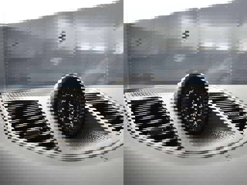 Used 2025 Porsche Panamera 4 image 36