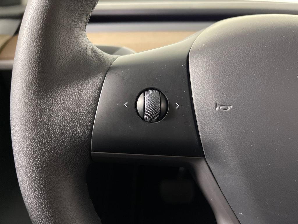 Used 2023 Tesla Model Y Long Range AWD/4WD image 28