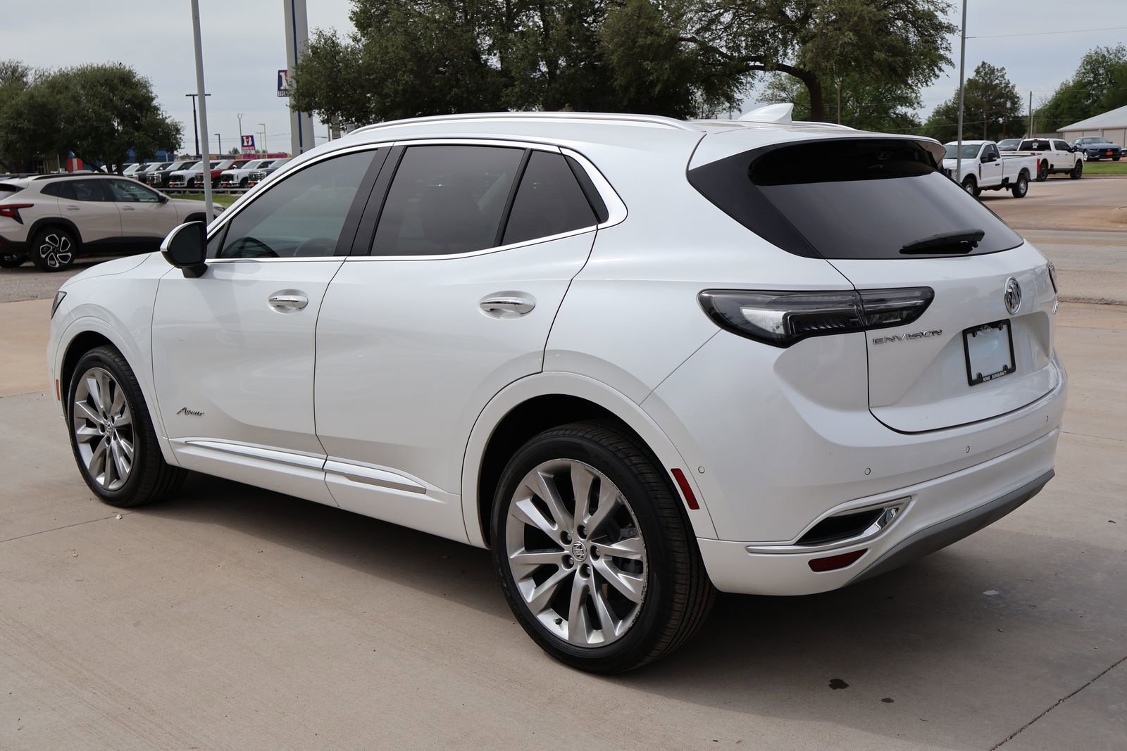 Used 2023 Buick Envision Avenir FWD image 9