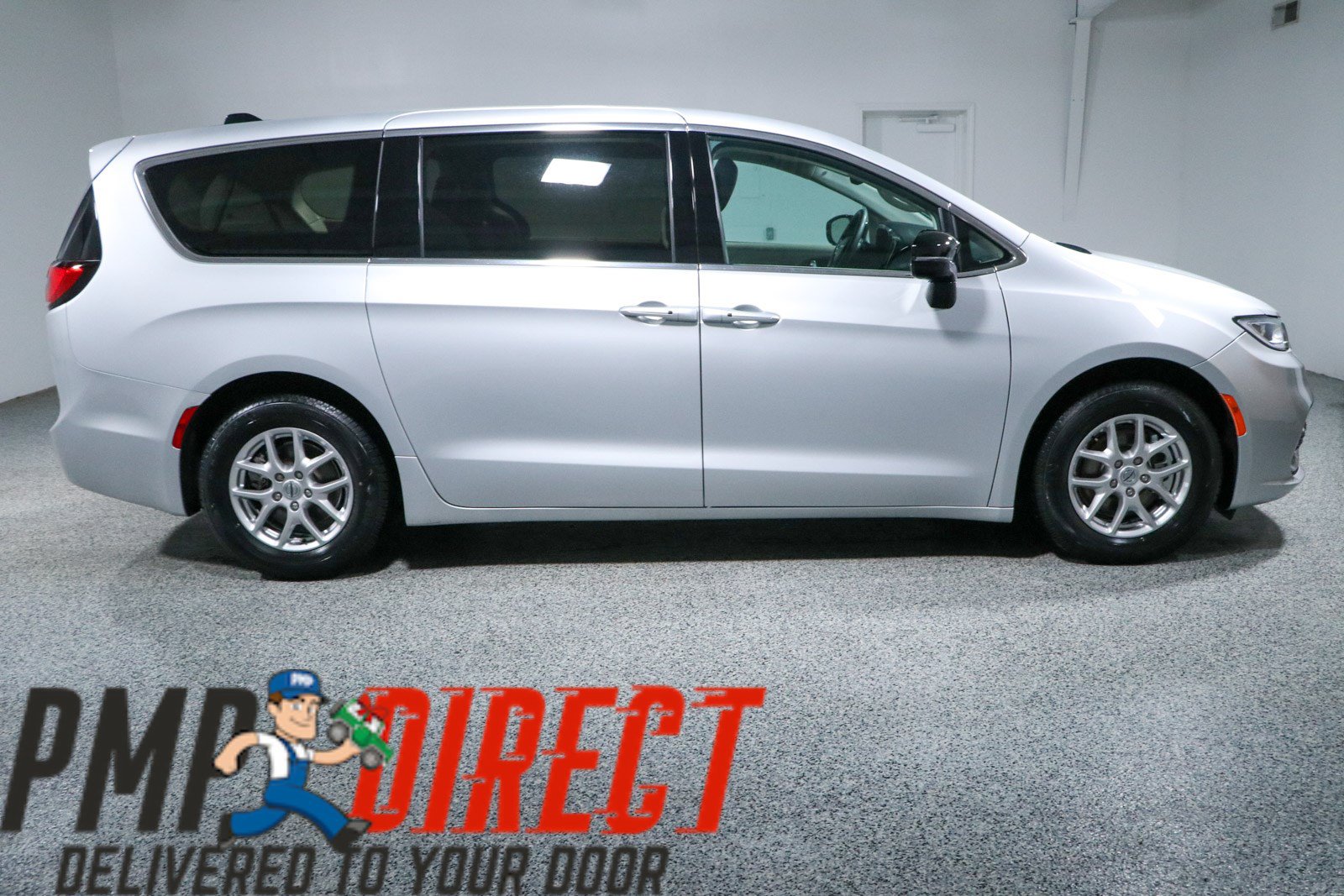 Used 2024 Chrysler Pacifica Touring-L FWD image 6