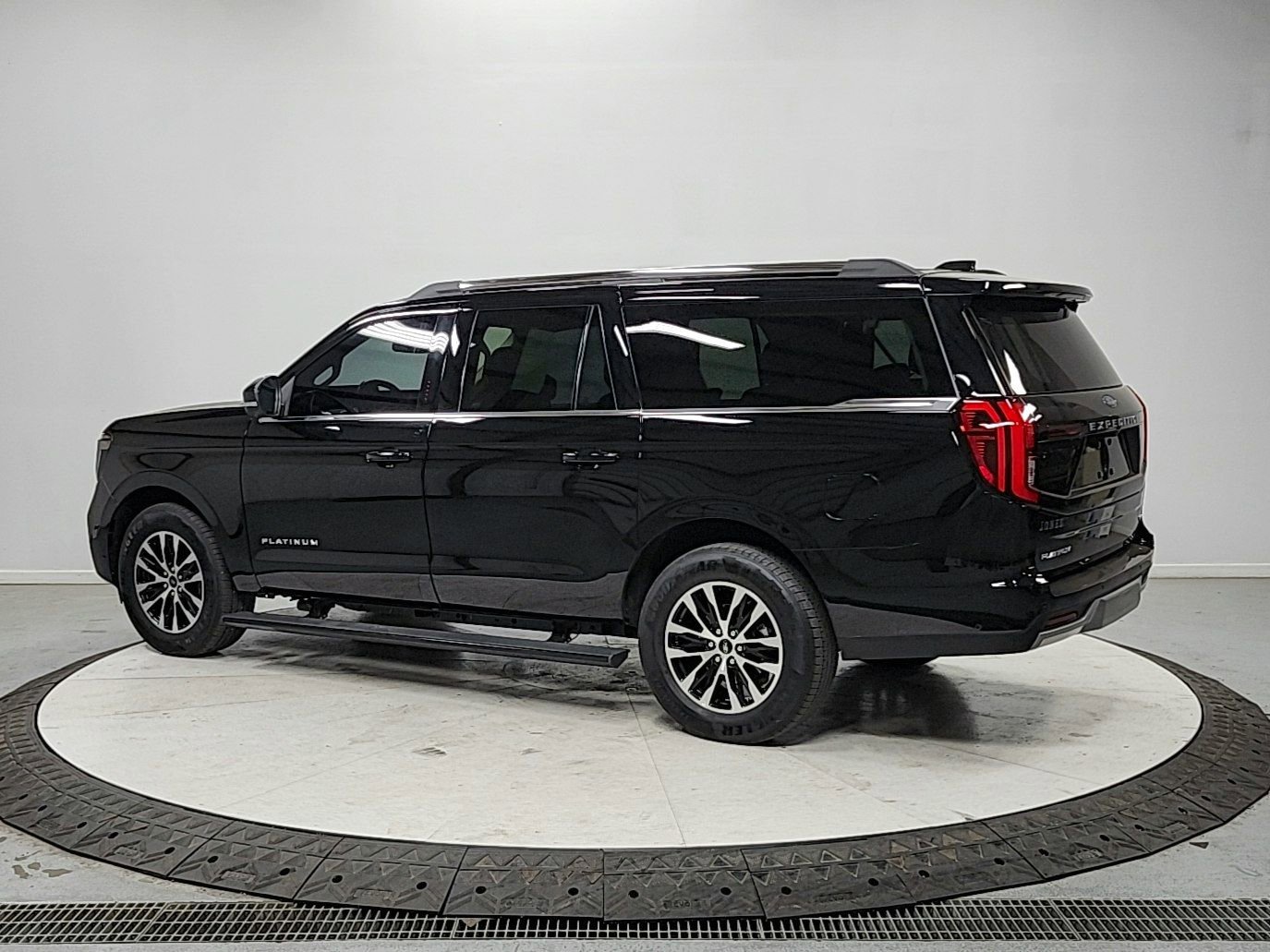 Used 2025 Ford Expedition Max Platinum image 5