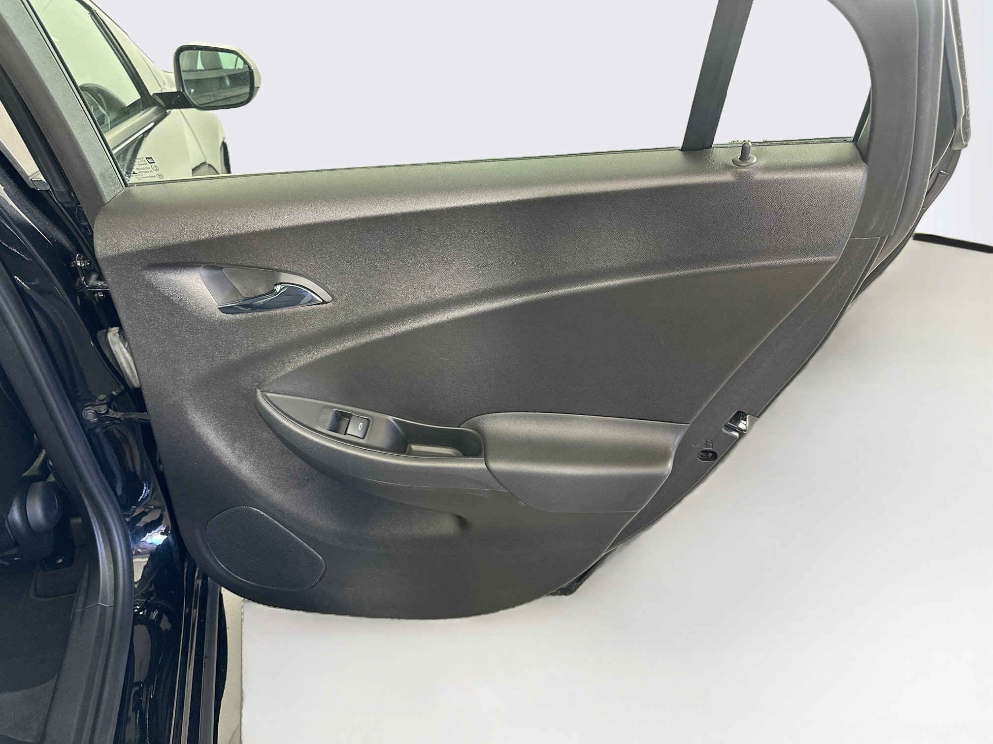 Used 2018 Chevrolet Volt Premier w/ Driver Confidence Package FWD image 29