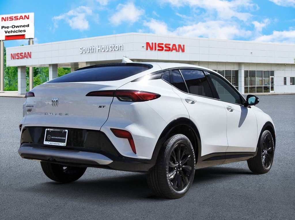 Used 2024 Buick Envista Sport Touring w/ Convenience I Package FWD image 4