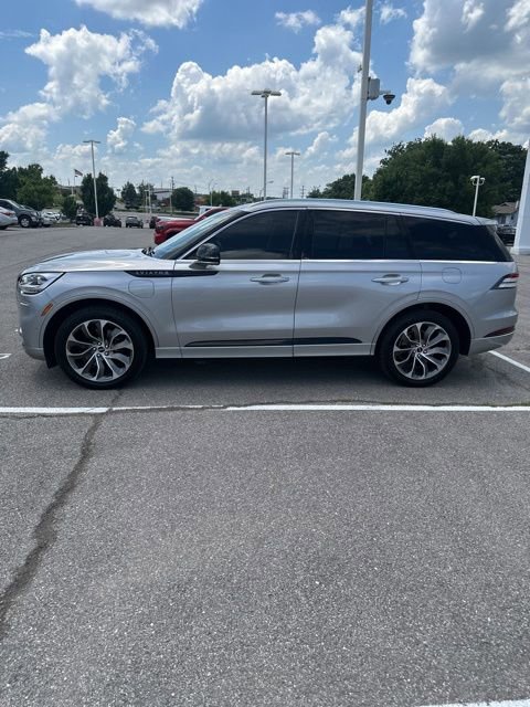 Used 2022 Lincoln Aviator Grand Touring w/ Equipment Group 301A AWD/4WD image 2