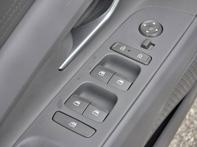 Used 2025 Hyundai Elantra SE FWD image 9