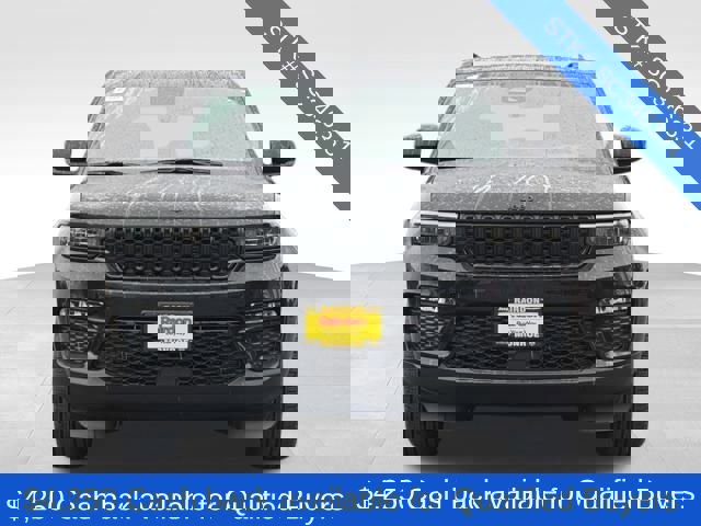 New 2025 Jeep Grand Cherokee Limited w/ Black Appearance Package AWD/4WD image 2