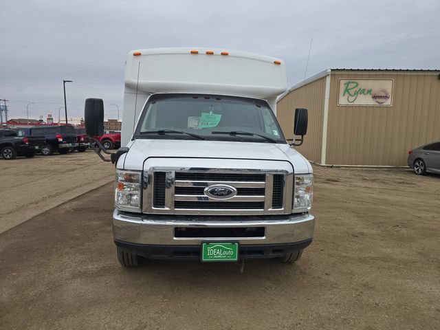 Used 2013 Ford E-450 and Econoline 450 Super Duty w/ Shuttle Bus Prep Pkg RWD image 9