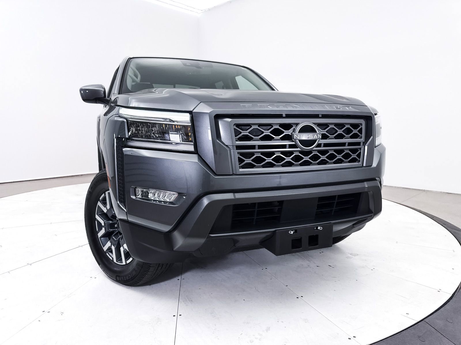 Used 2024 Nissan Frontier SL w/ Technology Package RWD image 7
