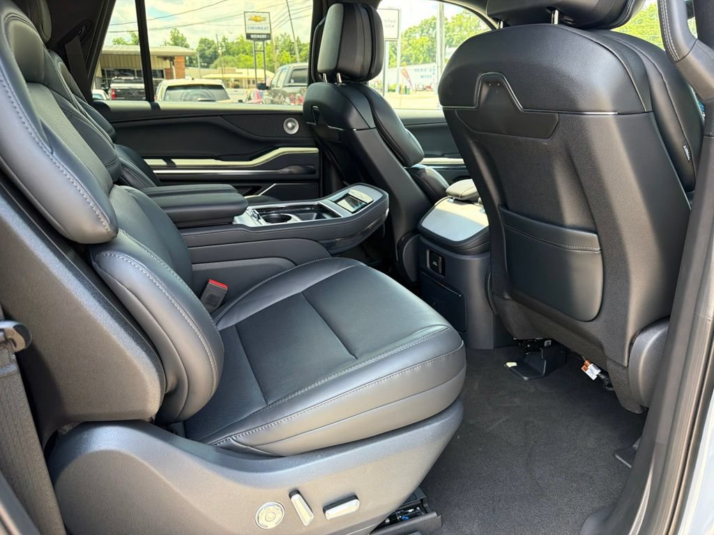 Used 2026 Lincoln Navigator L Reserve w/ Jet Appearance Package AWD/4WD image 23